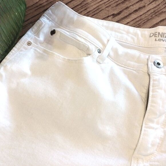 Levi's Denizen White High- Rise Shorts - Picture 3 of 10